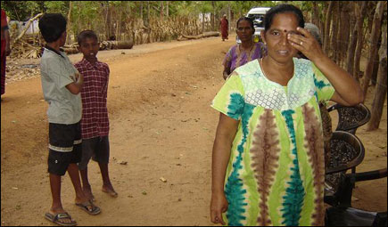 Mrs. Chandrakumary Kamalanathan displaced from Vellaveli, Batticaloa, August 2006