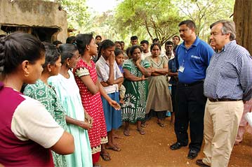 UNHCR Gutierres in Palaiyutu, Sri Lanka Aug 2006