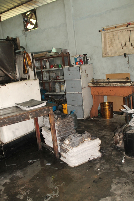 Uthayan press in Jaffna burnt by military or para military April 13 2013