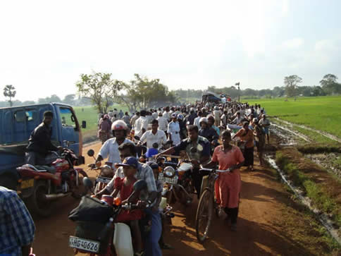 More than 200,000 people are trapped in less than 100 square kilometers in the Vanni area in northern Sri Lanka as a result of recent fighting between government forces and the separatist Liberation Tigers of Tamil Eelam. © 2009 Private