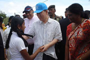 UN SC Ban Ki-moon at Menik Manik Farm Sri Lanka Vavuniya May 23 2009