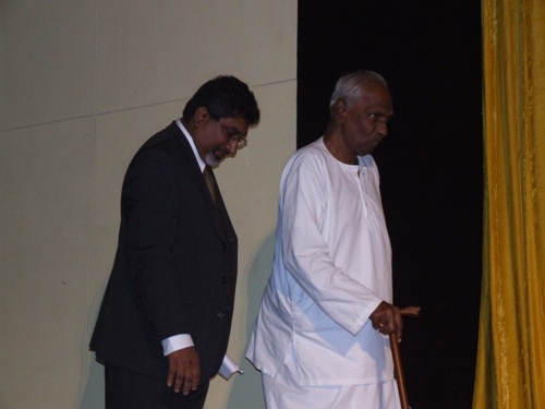 T. Sabaratnam (right) with Arjuna Ranawana August 7, 2007 Colombo