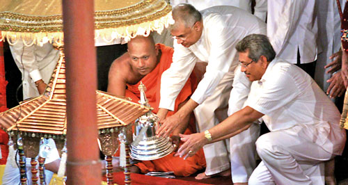 Ex-PM Ranil Wickremesinghe & President Rajapaksa at Buddhist temple date unknown