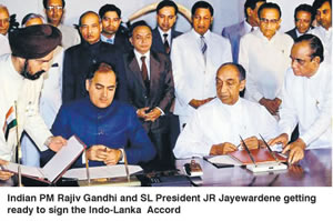 Rajiv Gandhi and JR Jayewardene signing Indo-Sri Lanka Accord 1987