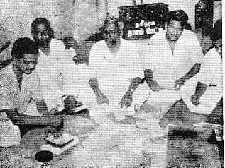 V. Navaratnam (in spectacles) and colleagues volunteering as Eelam postal workers during 1961 satyagraha. Source: Federal Party Silver Jubilee Souvenir (1974)
