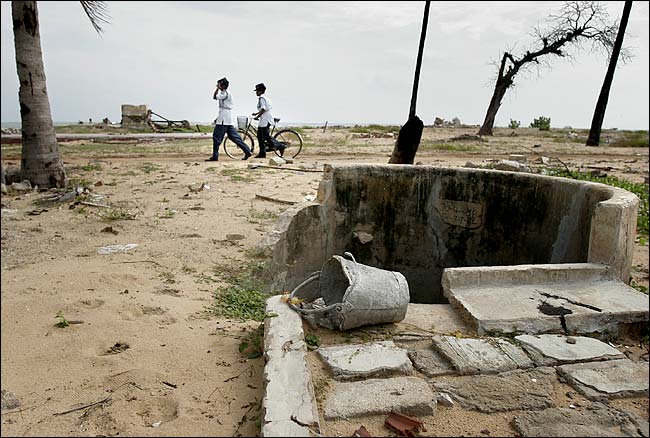 Mullaitivu after tsunami, Sri Lanka, December 2005, NYT