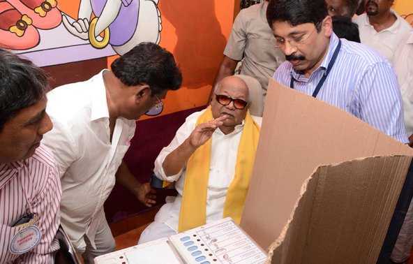 M.K. Karunanidhi, wearing yellow scarf, president of the Dravida Munnetra Kazhagam party, casting his vote in Chennai, Tamil Nadu, on Thursday.