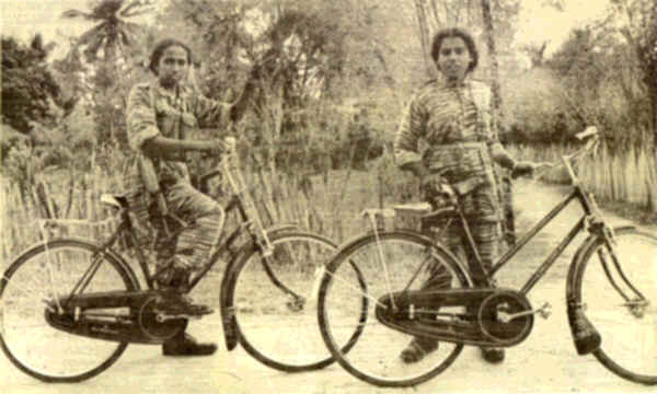 Women LTTE cadres, early 1980s (photo courtesy TamilNation.org)